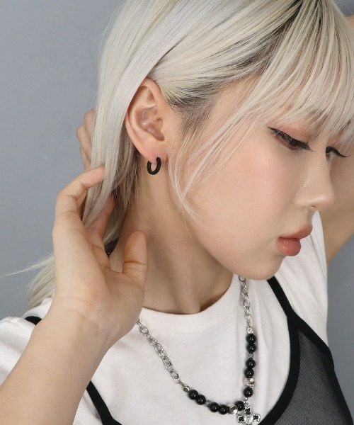 4INT.(フォイント)の「マットメタル フラット フープピアス / サージカルステンレス316L (金属アレルギー対応)(ピアス(両耳用)・メンズ・ブラック/シルバー/ゴールド・10/14)」の13枚目の写真