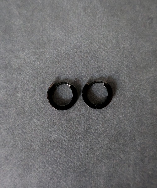 4INT.(フォイント)の「マットメタル フラット フープピアス / サージカルステンレス316L (金属アレルギー対応)(ピアス(両耳用)・メンズ・ブラック/シルバー/ゴールド・10/14)」の15枚目の写真