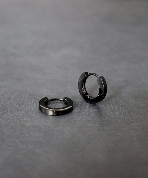 4INT.(フォイント)の「マットメタル フラット フープピアス / サージカルステンレス316L (金属アレルギー対応)(ピアス(両耳用)・メンズ・ブラック/シルバー/ゴールド・10/14)」の17枚目の写真