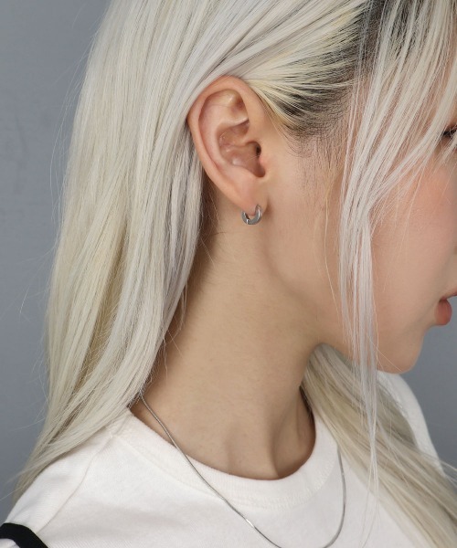☆MELINDA MARIA☆存在感あり！ツイストフープ.75インチ ピアス ツイストフープピアス（大）（ピアス（片耳用））｜e.m.