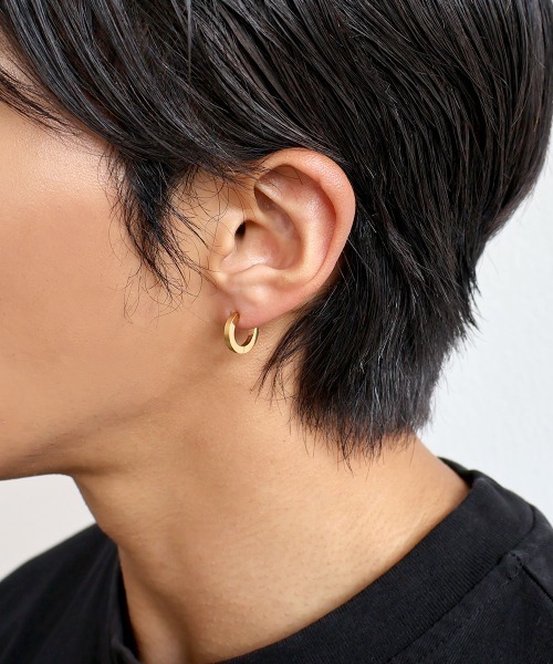 4INT.(フォイント)の「マットメタル フラット フープピアス / サージカルステンレス316L (金属アレルギー対応)(ピアス(両耳用)・メンズ・ブラック/シルバー/ゴールド・10/14)」の4枚目の写真