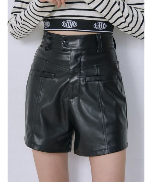 EMODA（エモダ）の「フェイクレザーハイウエストショートパンツ（その他パンツ・レディース・ブラック/ブラウン・MEDIUM/SMALL）」の3枚目の写真