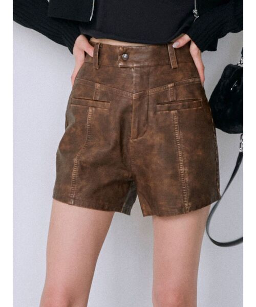 EMODA（エモダ）の「フェイクレザーハイウエストショートパンツ（その他パンツ・レディース・ブラック/ブラウン・MEDIUM/SMALL）」の11枚目の写真