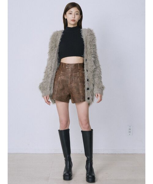 EMODA（エモダ）の「フェイクレザーハイウエストショートパンツ（その他パンツ・レディース・ブラック/ブラウン・MEDIUM/SMALL）」の15枚目の写真