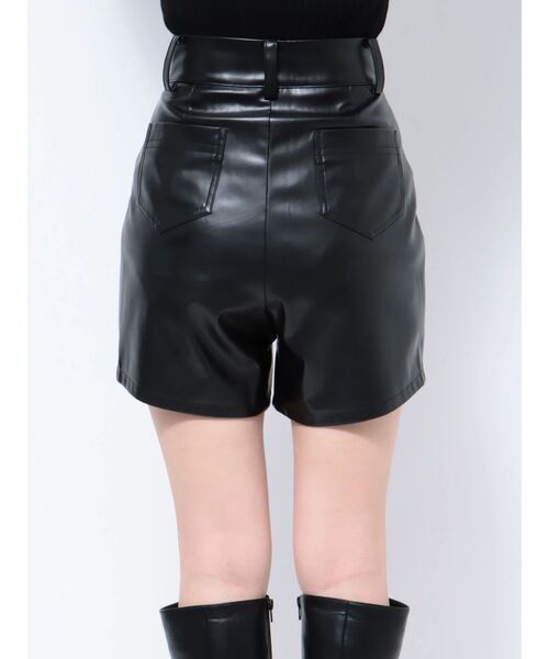 EMODA（エモダ）の「フェイクレザーハイウエストショートパンツ（その他パンツ・レディース・ブラック/ブラウン・MEDIUM/SMALL）」の20枚目の写真