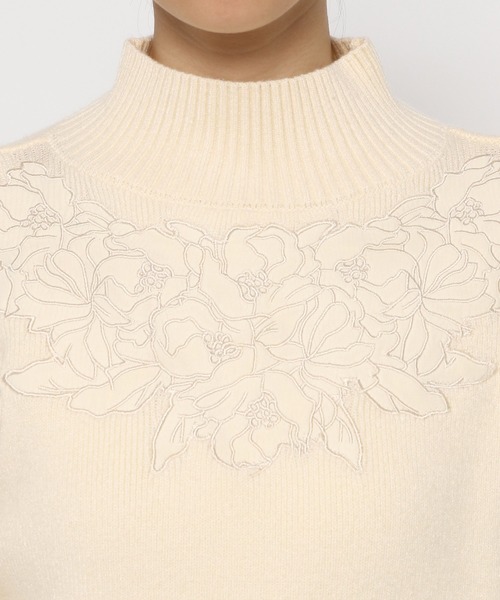 mysty woman（ミスティウーマン）の「フラワー刺繍ニット 992978（ニット/セーター・レディース・グレイッシュブルー/アイボリー/ブラック・FREE）」の15枚目の写真