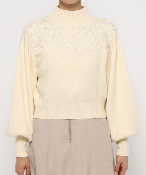 mysty woman（ミスティウーマン）の「フラワー刺繍ニット 992978（ニット/セーター・レディース・グレイッシュブルー/アイボリー/ブラック・FREE）」の11枚目の写真