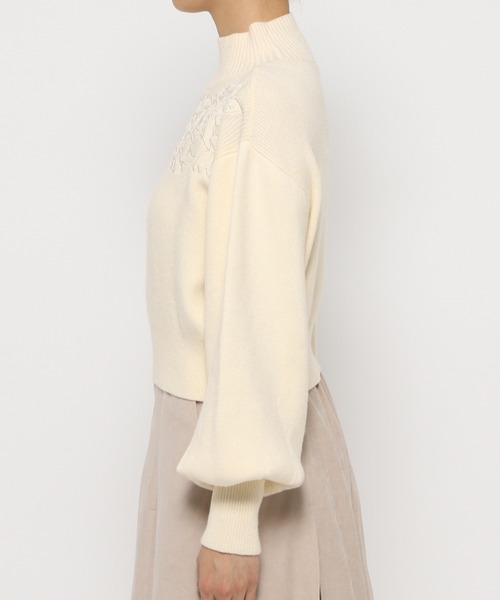 mysty woman（ミスティウーマン）の「フラワー刺繍ニット 992978（ニット/セーター・レディース・グレイッシュブルー/アイボリー/ブラック・FREE）」の12枚目の写真