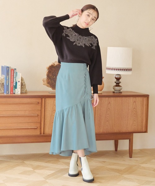 mysty woman（ミスティウーマン）の「フラワー刺繍ニット 992978（ニット/セーター・レディース・グレイッシュブルー/アイボリー/ブラック・FREE）」の21枚目の写真