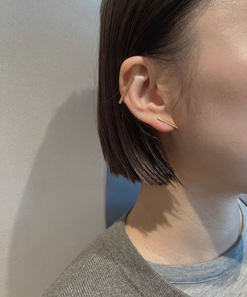 and cloud（アンドクラウド）の「Liner Asymmetry Ear Clip（イヤーカフ・レディース・シルバー/ブラック/イエローゴールド・FREE）」の11枚目の写真