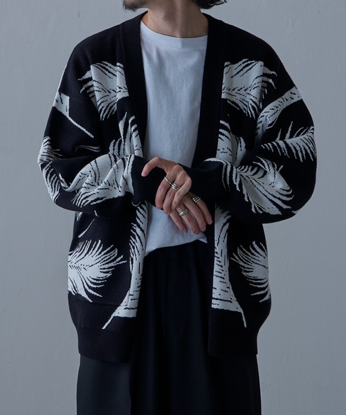 Lui's（ルイス）の「フェザー柄ジャガードニットカーディガン（カーディガン/ボレロ・メンズ・ライトグレー/ブラック/グリーン・M/S）」の4枚目の写真