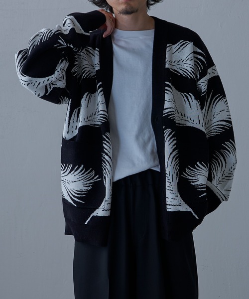 Lui's（ルイス）の「フェザー柄ジャガードニットカーディガン（カーディガン/ボレロ・メンズ・ライトグレー/ブラック/グリーン・M/S）」の5枚目の写真