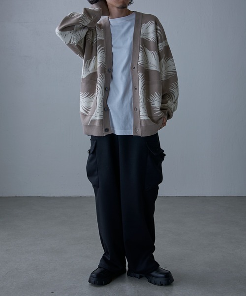 Lui's（ルイス）の「フェザー柄ジャガードニットカーディガン（カーディガン/ボレロ・メンズ・ライトグレー/ブラック/グリーン・M/S）」の13枚目の写真