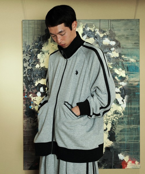U.S. POLO ASSN.(ユーエスポロアッスン)の「U.S. POLO ASSN. / ユーエスポロアッスン 別注 コラボ オーバーサイズ フルジップ ラグランスリーブ トラック トラックジャケット / ブルゾン(ブルゾン・メンズ・杢グレー/グレイッシュベージュ/ブラック・LARGE/MEDIUM/SMALL)」の15枚目の写真