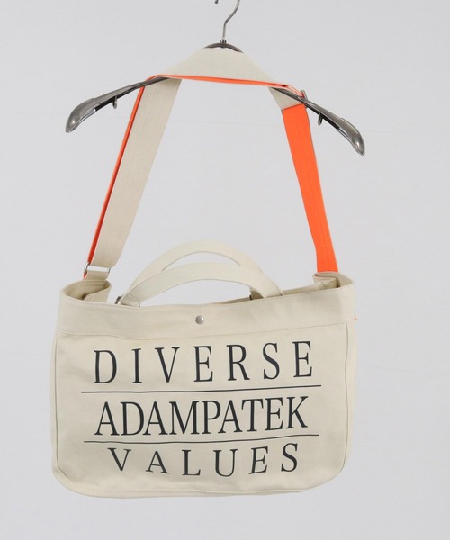 ADAM PATEK(アダムパテック)の「【ADAMPATEK/アダムパテック】news paper bag/ニュースペーパーバッグ(ショルダーバッグ・レディース・ブラック/ホワイト・FREE)」の1枚目の写真