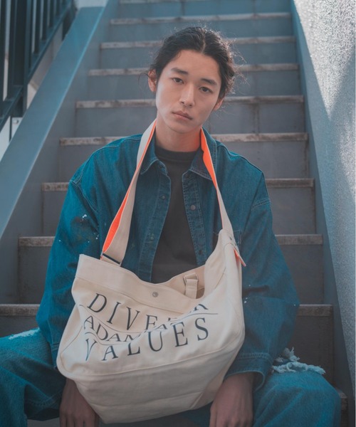 ADAM PATEK(アダムパテック)の「【ADAMPATEK/アダムパテック】news paper bag/ニュースペーパーバッグ(ショルダーバッグ・レディース・ブラック/ホワイト・FREE)」の11枚目の写真