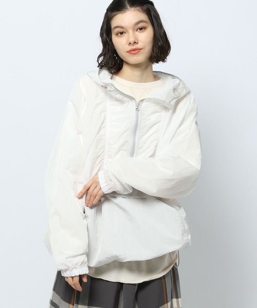 niko and...（ニコアンド）の「配色アノラックパーカー（マウンテンパーカー・レディース・オフホワイト/ブルー/ブラック・FREE）」の2枚目の写真