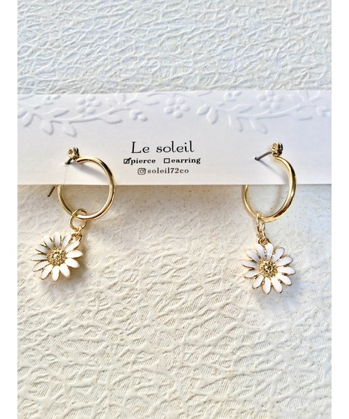 tone(トーン)の「【Le soleil】可憐なマーガレット フープピアス(MA)(ピアス(両耳用)・レディース・ゴールド・FREE)」の2枚目の写真
