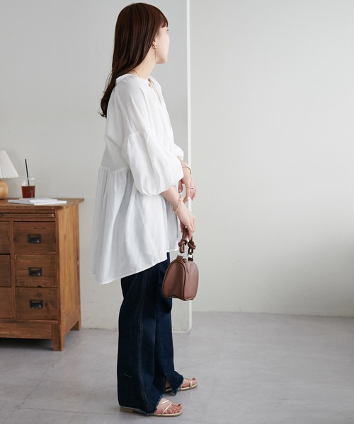 DISCOAT（ディスコート）の「【新色追加!/WEB限定】袖ボリュームペプラムギャザーブラウス《前後２WAY》（シャツ/ブラウス・レディース・オレンジ/ホワイト/ブラック/アイボリー/ブラウン/モカ・MEDIUM）」の15枚目の写真