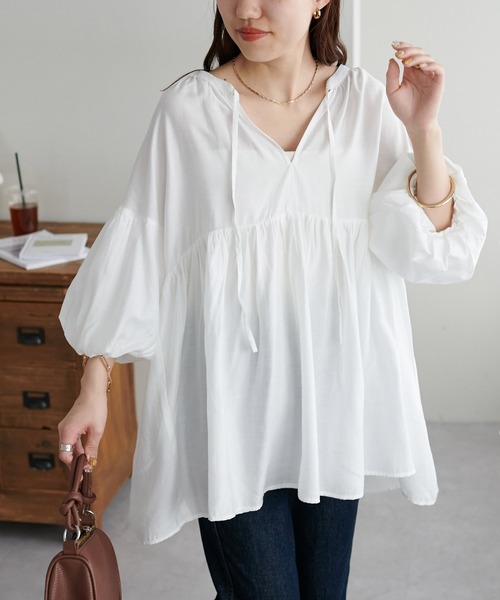 DISCOAT（ディスコート）の「【新色追加!/WEB限定】袖ボリュームペプラムギャザーブラウス《前後２WAY》（シャツ/ブラウス・レディース・オレンジ/ホワイト/ブラック/アイボリー/ブラウン/モカ・MEDIUM）」の8枚目の写真