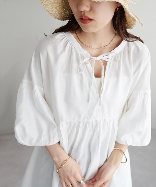 DISCOAT（ディスコート）の「【新色追加!/WEB限定】袖ボリュームペプラムギャザーブラウス《前後２WAY》（シャツ/ブラウス・レディース・オレンジ/ホワイト/ブラック/アイボリー/ブラウン/モカ・MEDIUM）」の19枚目の写真