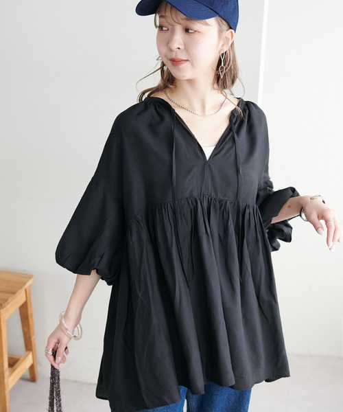 DISCOAT（ディスコート）の「【新色追加!/WEB限定】袖ボリュームペプラムギャザーブラウス《前後２WAY》（シャツ/ブラウス・レディース・オレンジ/ホワイト/ブラック/アイボリー/ブラウン/モカ・MEDIUM）」の22枚目の写真