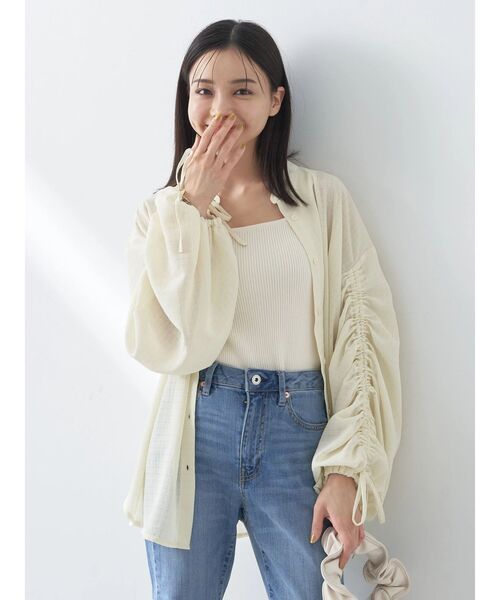 earth music&ecology(アースミュージックアンドエコロジー)の「ドロストスリーブシアーシャツ(シャツ/ブラウス・レディース・オフホワイト/ライトブルー/イエロー/ミント・FREE)」の8枚目の写真