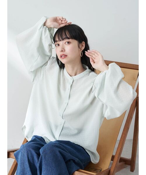 earth music&ecology(アースミュージックアンドエコロジー)の「ドロストスリーブシアーシャツ(シャツ/ブラウス・レディース・オフホワイト/ライトブルー/イエロー/ミント・FREE)」の18枚目の写真