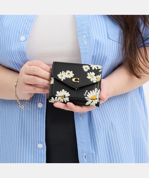 COACH（コーチ）の「ウィン スモール ウォレット・フローラル プリント