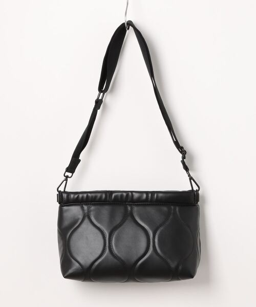 Paradise Picnic（パラダイスピクニック）の「LEVERNIS　キルティングクラッチ（クラッチバッグ・レディース・ブラック・FREE）」の2枚目の写真