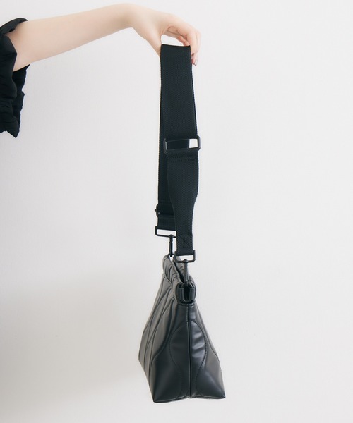 Paradise Picnic（パラダイスピクニック）の「LEVERNIS　キルティングクラッチ（クラッチバッグ・レディース・ブラック・FREE）」の11枚目の写真