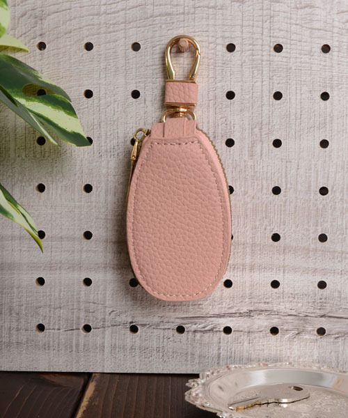 TONE SELECT GOODS（トーンセレクトグッズ）の「【float】シンプル ラウンド キーケース 【7色展開】(チェーン付き)（キーケース/キーアクセサリー・レディース・ダークブラウン/ピンク/レッド/ブラック/ベビーピンク/ライトブラウン/ワインレッド・FREE）」の5枚目の写真