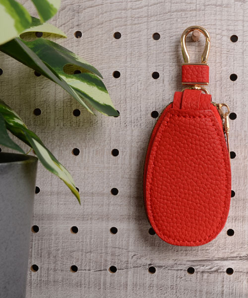 TONE SELECT GOODS（トーンセレクトグッズ）の「【float】シンプル ラウンド キーケース 【7色展開】(チェーン付き)（キーケース/キーアクセサリー・レディース・ダークブラウン/ピンク/レッド/ブラック/ベビーピンク/ライトブラウン/ワインレッド・FREE）」の6枚目の写真