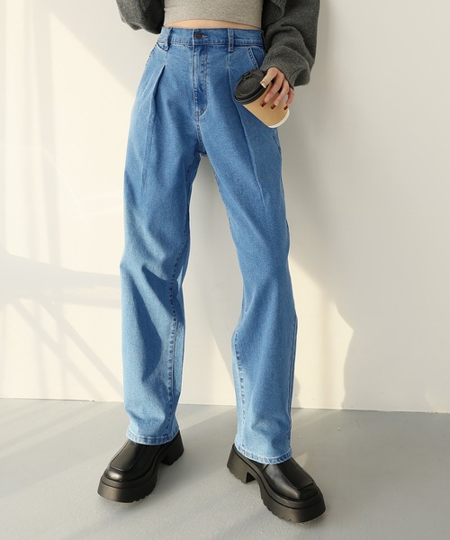 Doula Doula（ドゥーラドゥーラ）の「タックワイドデニムパンツ（デニムパンツ・レディース・ブルー/ライトブルー/インディゴブルー・S/M/L）」の5枚目の写真