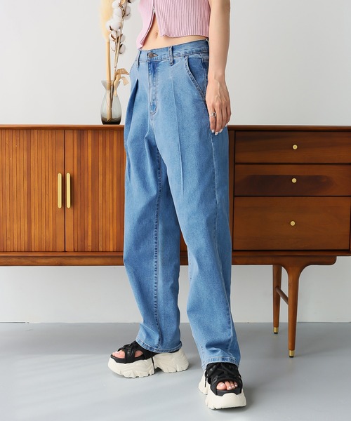 Doula Doula（ドゥーラドゥーラ）の「タックワイドデニムパンツ（デニムパンツ・レディース・ブルー/ライトブルー/インディゴブルー・S/M/L）」の9枚目の写真