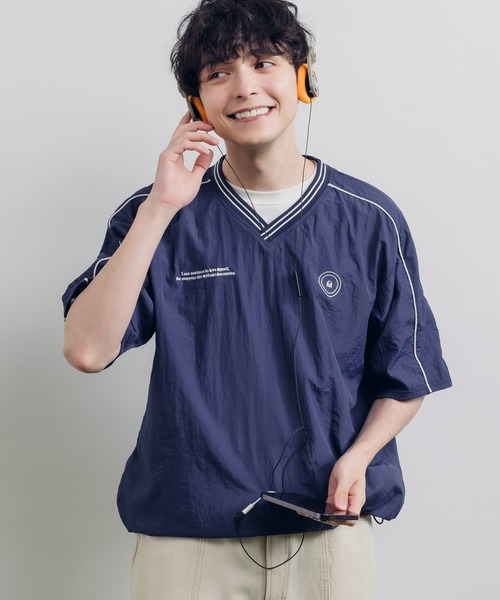 MUHET(ミュエータ)の「Vネックナイロントップス(Tシャツ/カットソー・レディース・レッド/チャコールグレー/ネイビー・MEDIUM/X-LARGE)」の3枚目の写真