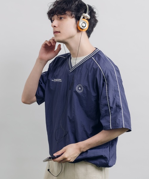 MUHET(ミュエータ)の「Vネックナイロントップス(Tシャツ/カットソー・レディース・レッド/チャコールグレー/ネイビー・MEDIUM/X-LARGE)」の19枚目の写真