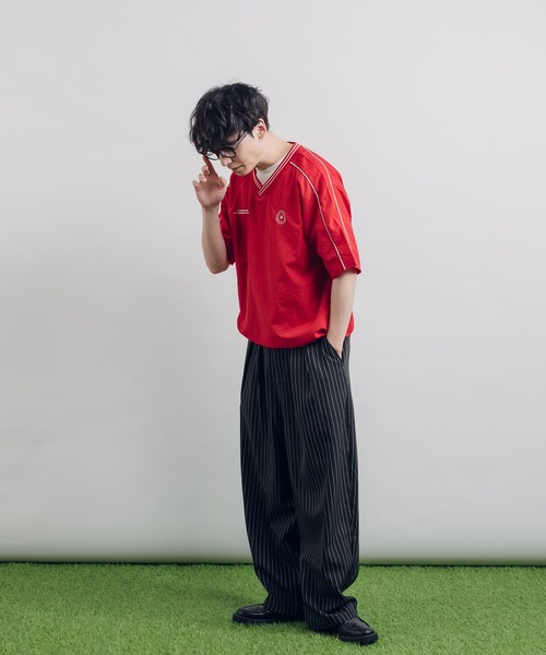 MUHET(ミュエータ)の「Vネックナイロントップス(Tシャツ/カットソー・レディース・レッド/チャコールグレー/ネイビー・MEDIUM/X-LARGE)」の7枚目の写真