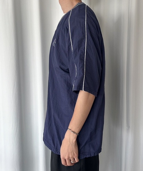 MUHET(ミュエータ)の「Vネックナイロントップス(Tシャツ/カットソー・レディース・レッド/チャコールグレー/ネイビー・MEDIUM/X-LARGE)」の13枚目の写真