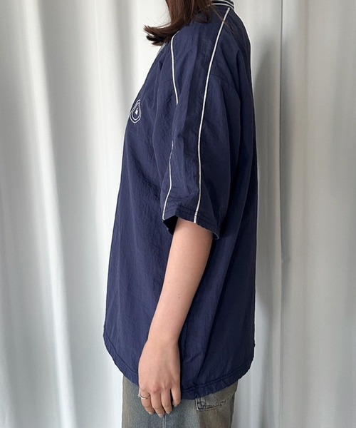 MUHET(ミュエータ)の「Vネックナイロントップス(Tシャツ/カットソー・レディース・レッド/チャコールグレー/ネイビー・MEDIUM/X-LARGE)」の9枚目の写真