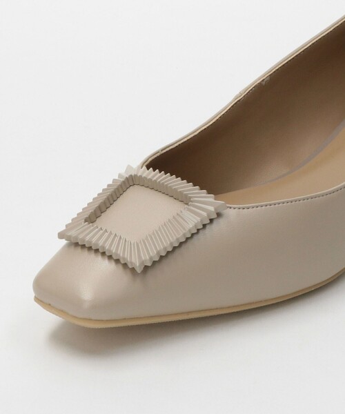 green label relaxing（グリーンレーベルリラクシング）の「スクエアバックル パンプス（3cmヒール）-晴雨兼用-（パンプス・レディース・ベージュ/ブラック・25cm/25.5cm/24.5cm/22cm/22.5cm/23cm/23.5cm/24cm）」の13枚目の写真