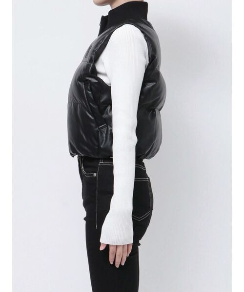 GYDA(ジェイダ)の「GYGYフェイクレザー中綿ショートベスト(ベスト・レディース・ブラック/オフホワイト・FREE)」の15枚目の写真
