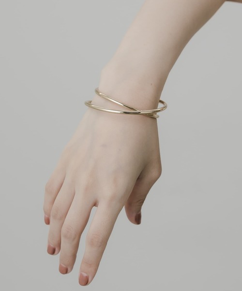 SMELLY（スメリー）の「メタルラインウェーブバングル（ブレスレット・レディース・ゴールド・-）」の2枚目の写真