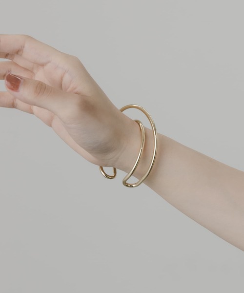 SMELLY（スメリー）の「メタルラインウェーブバングル（ブレスレット・レディース・ゴールド・-）」の3枚目の写真