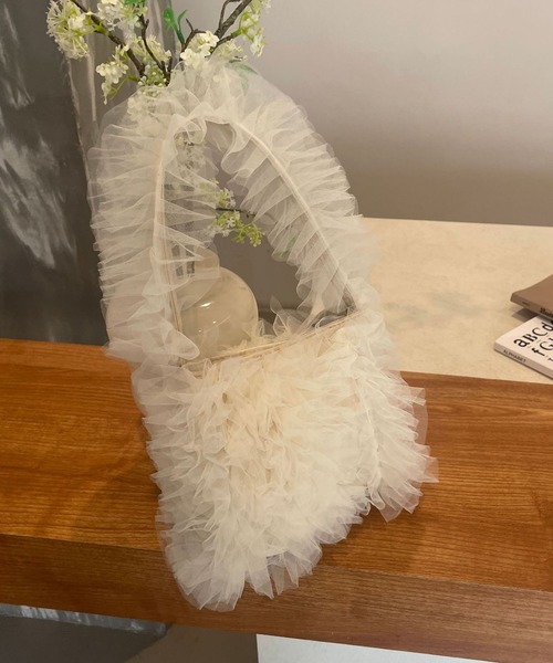 LA VORAGINE（ラ ヴォラジネ）の「全体チュールフリル　大人可愛いハンドバッグ（ハンドバッグ・レディース・ホワイト/ベージュ/ブラック/グレー・FREE）」の11枚目の写真