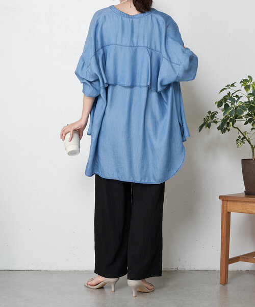 Jena espace merveilleux(ジェナ エスパスメルヴェイユ)の「テンセルバックラッフルシャツ(シャツ/ブラウス・レディース・ブルー/ブルー系その他・FREE)」の15枚目の写真