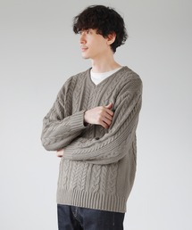 セミワイドシルエットケーブル編みVネックニット
