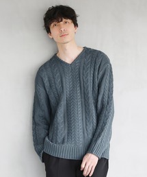 セミワイドシルエットケーブル編みVネックニット