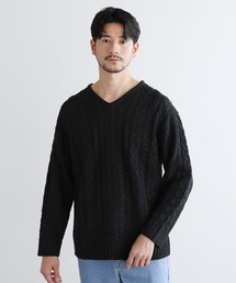 セミワイドシルエットケーブル編みVネックニット