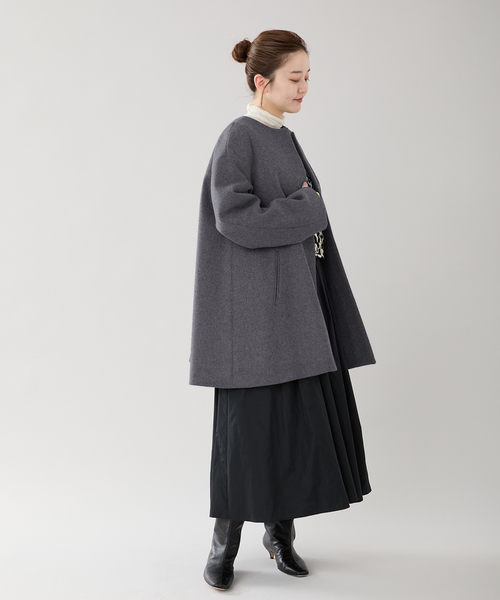 IENA(イエナ)の「シャルムビーバーAラインコート(ノーカラーコート・レディース・ブラック/サックスブルー/チャコールグレー/ベージュ・36/38)」の9枚目の写真